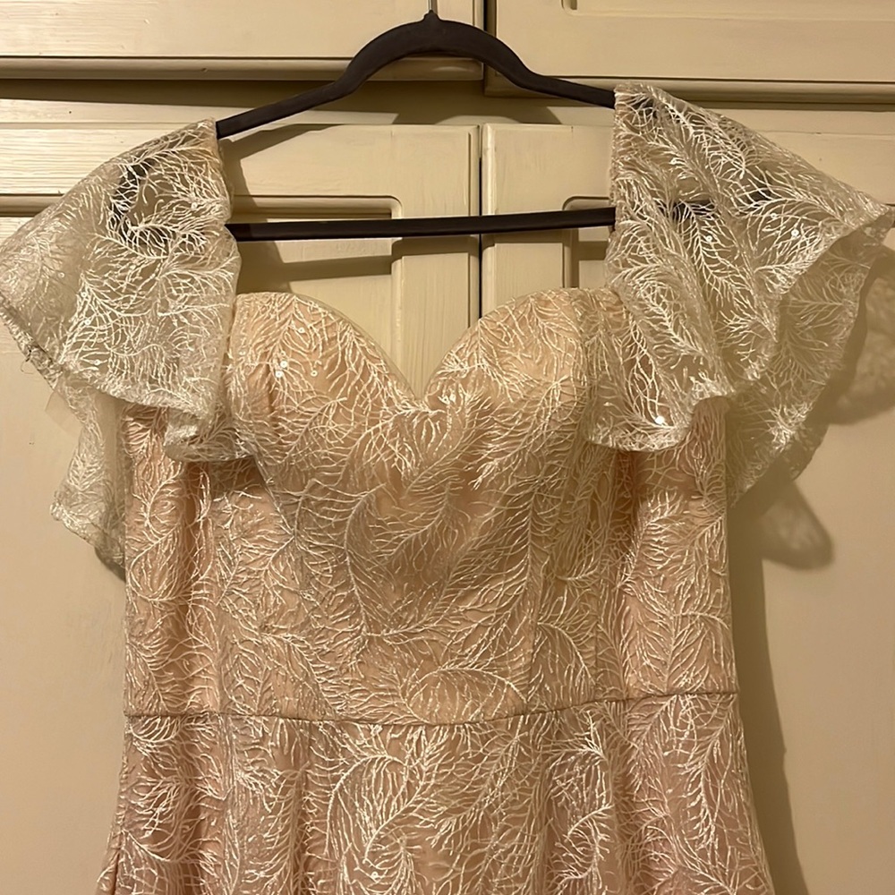 Carmen Marc Valvo beautiful Midi Dress